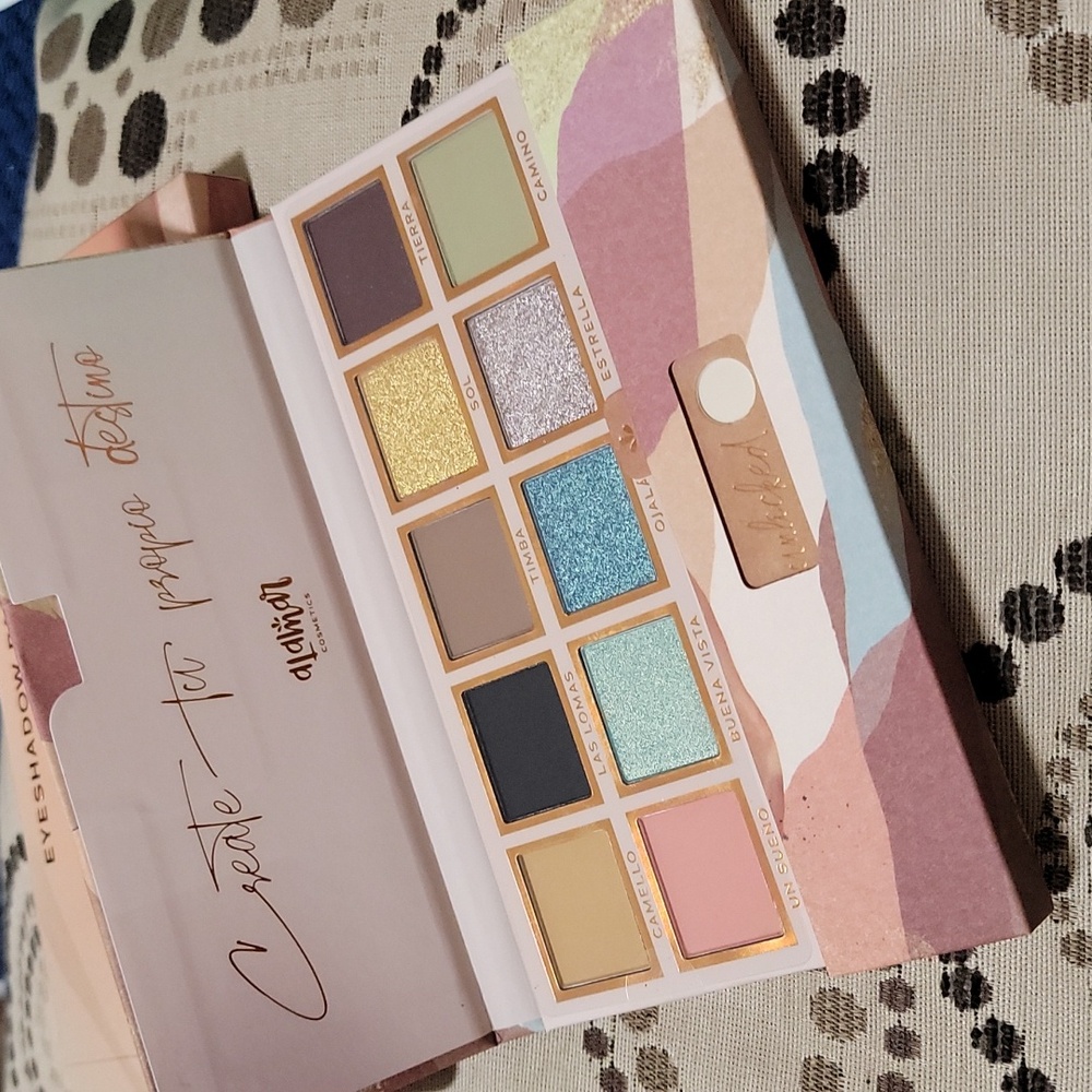 Alamar Cosmetics Destino Eyeshadow Palette